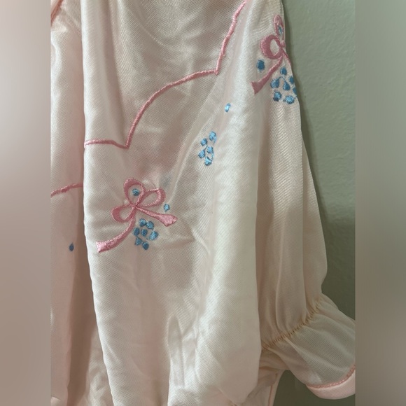 🌸 Vintage Sheer Pink Nylon Nightgown | Embroidered Bow | - Picture 5 of 8